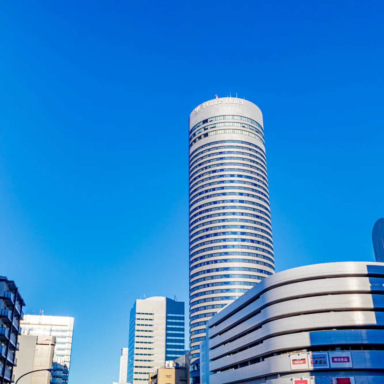 新横浜駅周辺の街並み